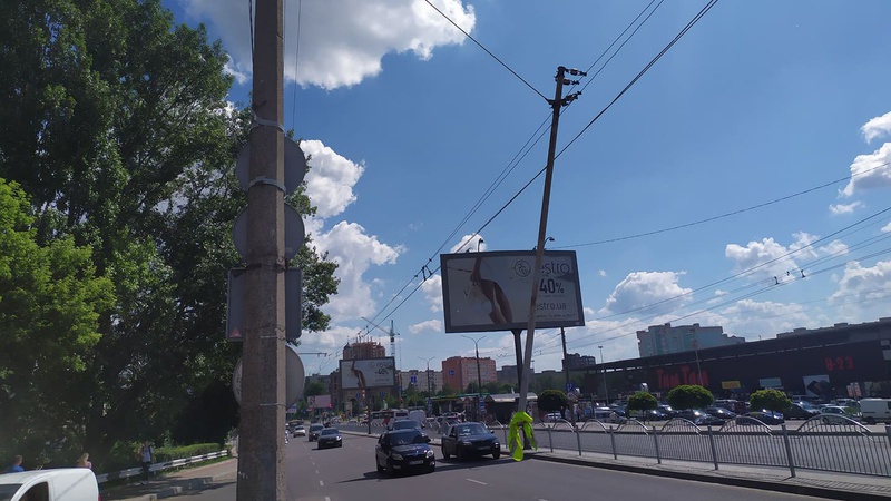 У Луцьку відвалився тримач лінії електромереж. ВІДЕО