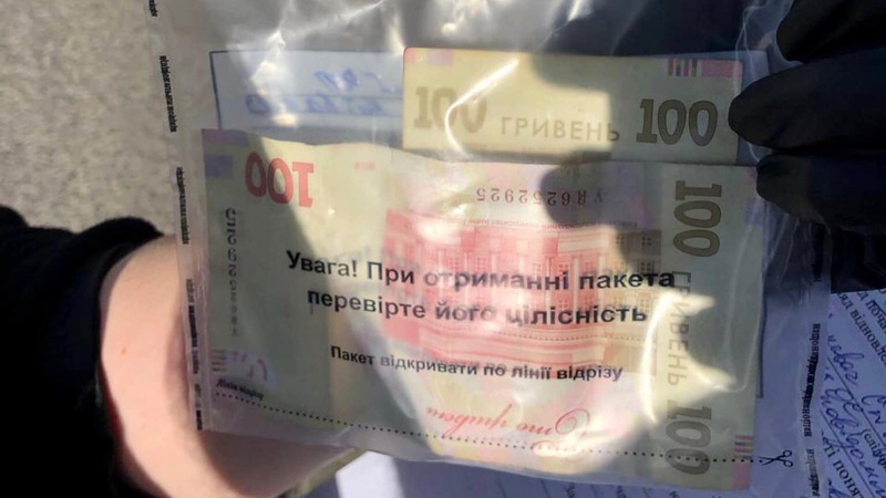 Водій буса пропонував  хабар волинським патрульним