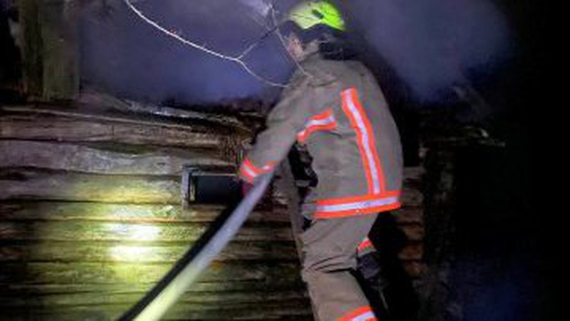 На Волині горів будинок: власниця отримала опіки