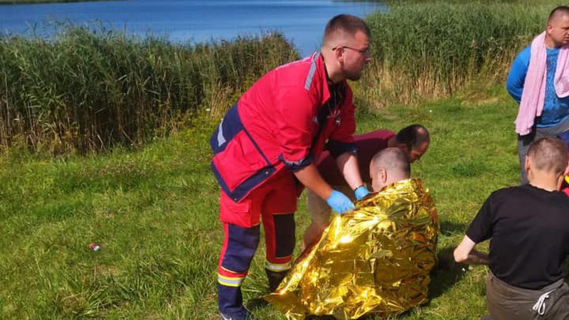 На Ковельщині в озері ледь не втонув чоловік