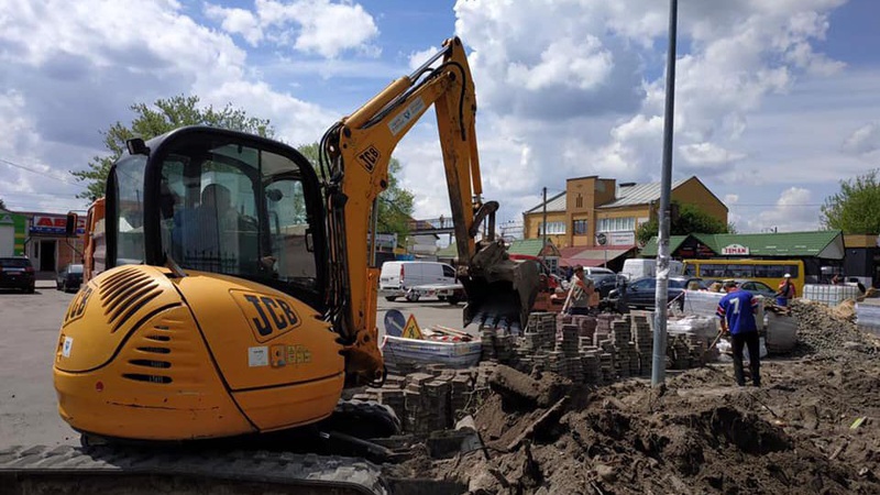 У Ківерцях біля автостанції облаштовують тротуар