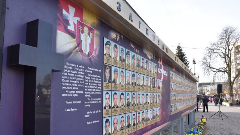 У Луцьку вшанували українських добровольців. ФОТО