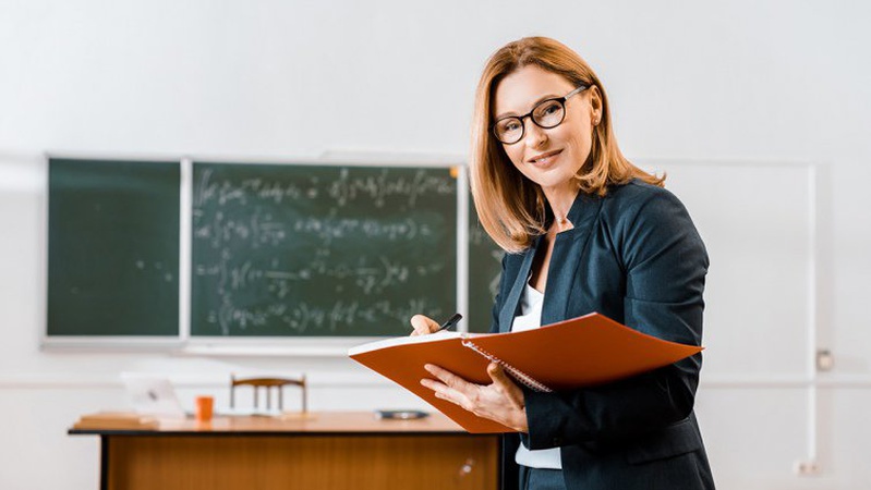 Які зарплати у вчителів та директорів: дані по регіонах