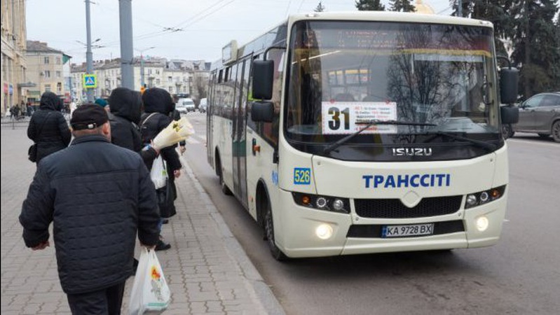 На вулиці Луцька виїхав новий громадський транспорт. ФОТО