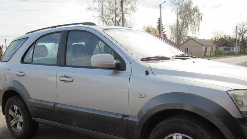 Павлівська громада придбала авто та тепловізори для захисників України