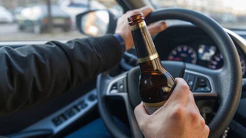 На Волині п’яний водій їздив після комендантської години і давав хабар поліцейським