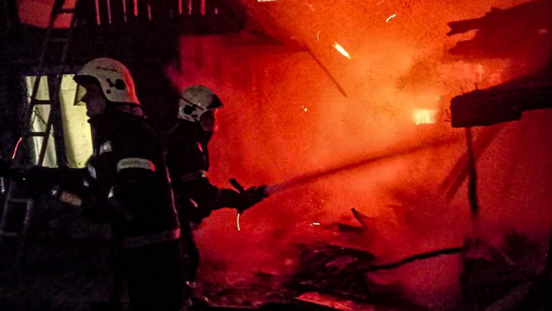 На Волині в одному з сіл горіли дві господарські будівлі