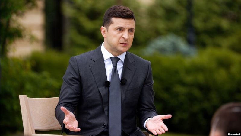 Зеленському вже довіряють менше, ніж українським ЗМІ. ОПИТУВАННЯ