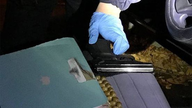 У Луцьку чоловік погрожував патрульним пістолетом