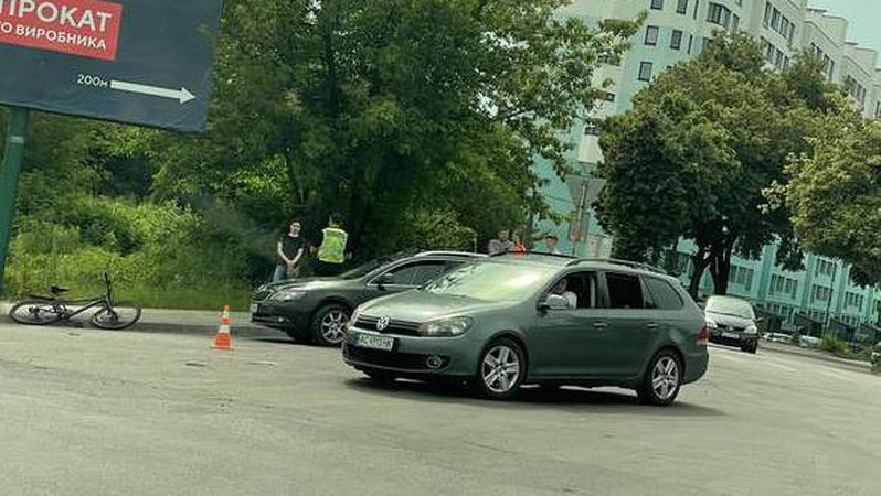 ДТП у Луцьку: на Глушець «беха» збила велосипедиста