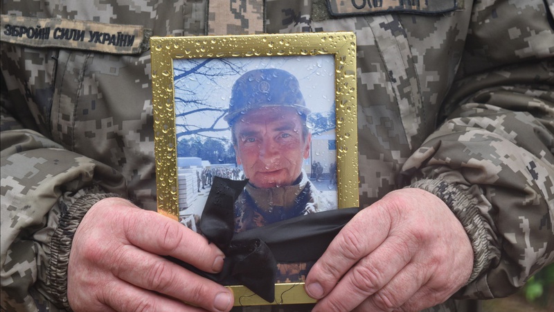 На Волині попрощалися із воїном Віталієм Дишком. ФОТО