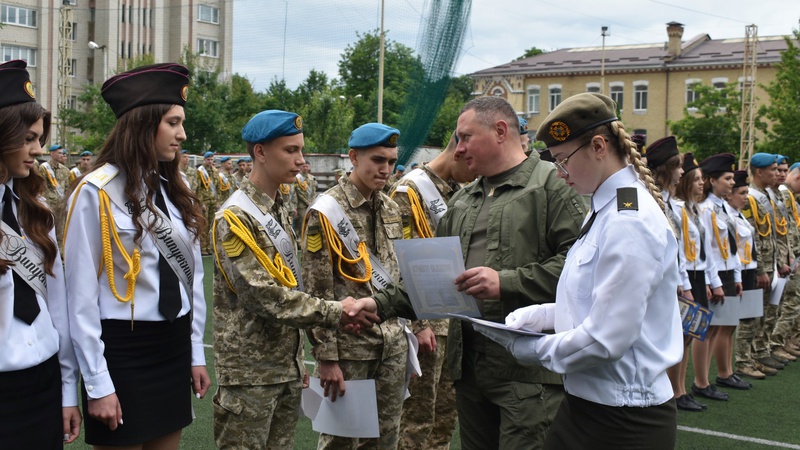 330 вихованців обласного ліцею з посиленою військово-фізичною підготовкою завершили навчання