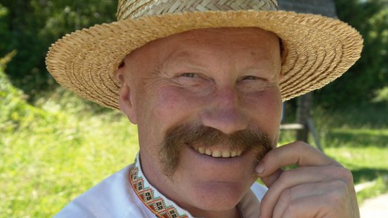 Ексдиректор музею-скансену отримував надбавку до зарплати, прикриваючись липовим дипломом