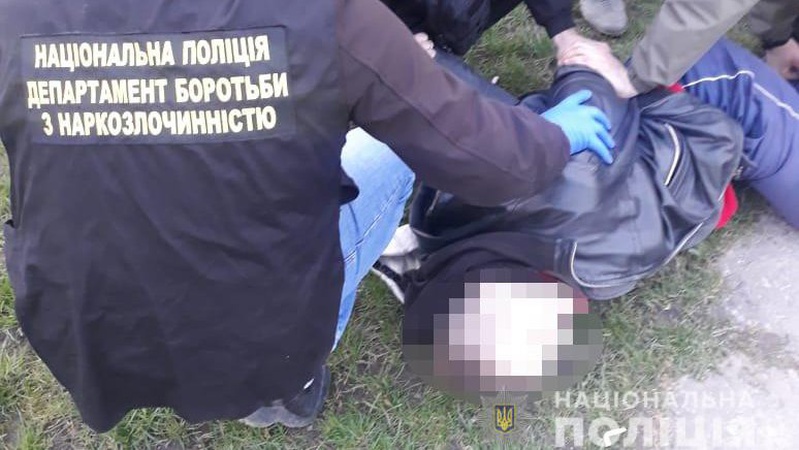 Поліція обшукала квартиру волинянина, який торгував наркотиками