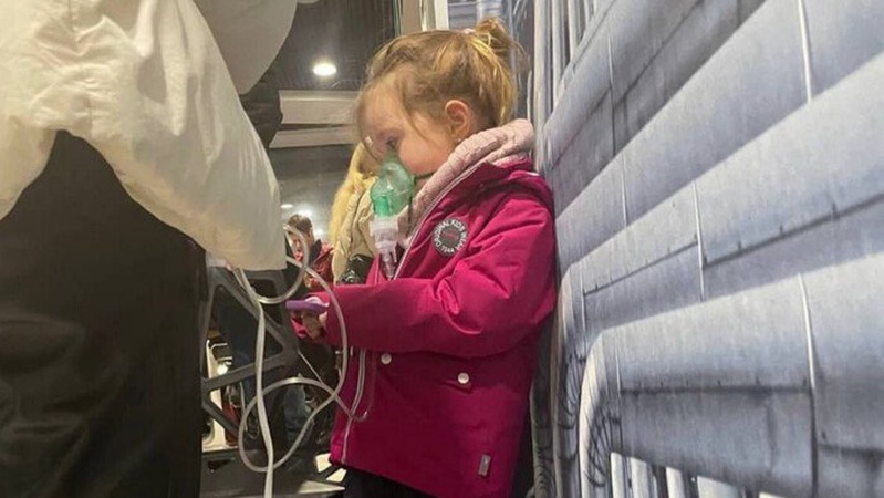 Енергетичний терор росії: життя маленької дівчинки рятували на київській заправці