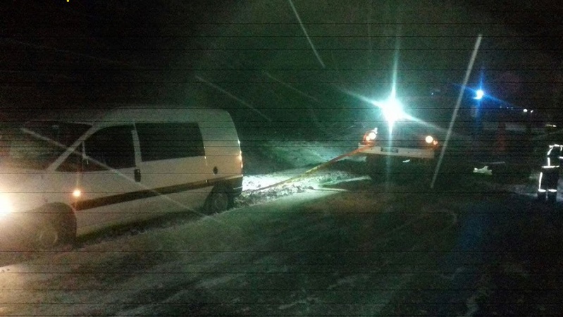 На Волині рятувальники відбуксували автомобілі, в яких перебувало 11 людей