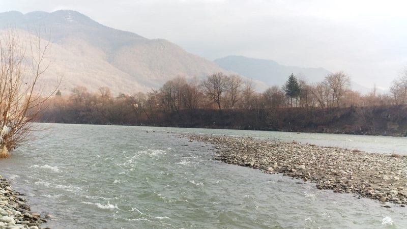 Прикордонники врятували двох чоловіків, які намагалися вплав потрапити в Україну