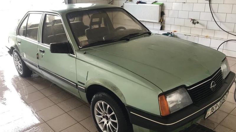 Лікарка з Волині передала ЗСУ власне авто. ФОТО