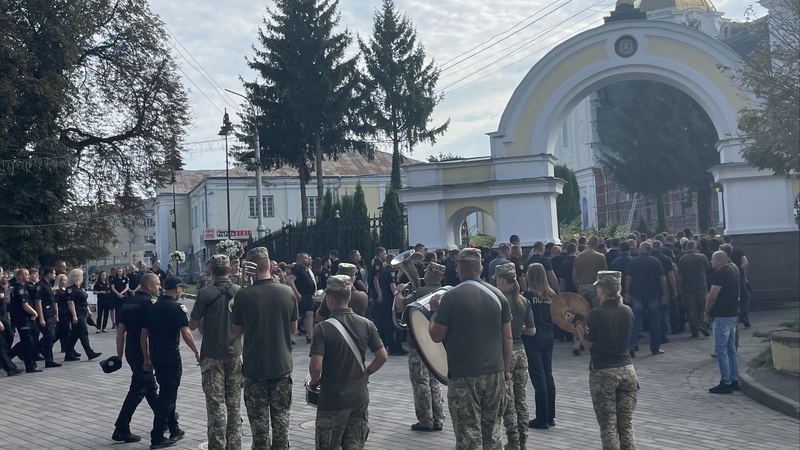 У Луцьку прощалися із капітаном поліції Романом Гіренком