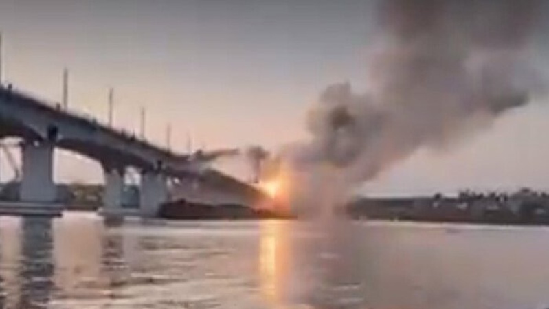 ЗСУ показали, як Антонівський міст «подарунки» приймав