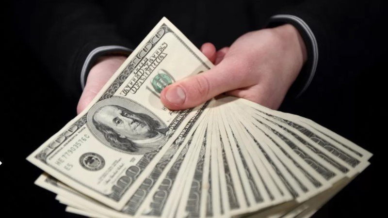 В Україні ввели нові правила купівлі доларів