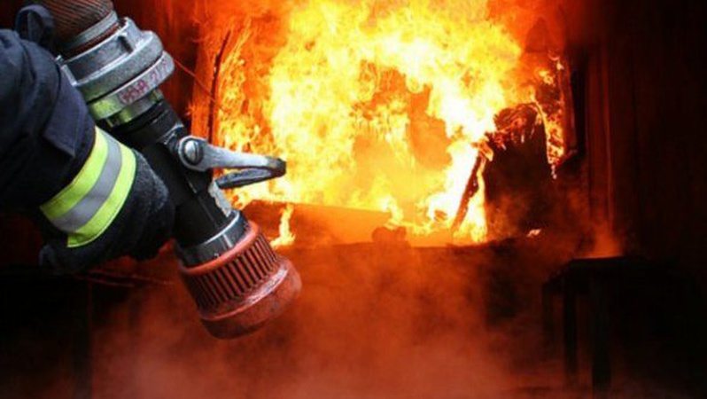 Через сильне задимлення рятувальники включались у спеціальні апарати захисту органів дихання та зору, ліквідували пожежі на Волині