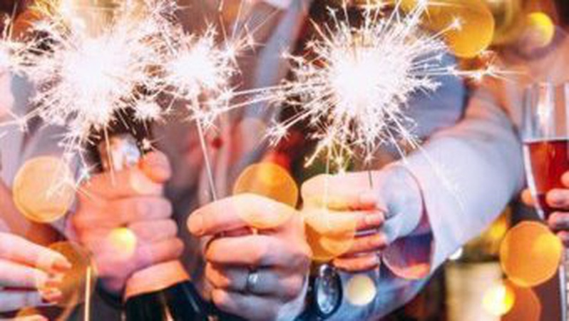 Комендантська година у новорічну ніч: у Луцькій громаді заборонили святкування корпоративів та використання піротехніки