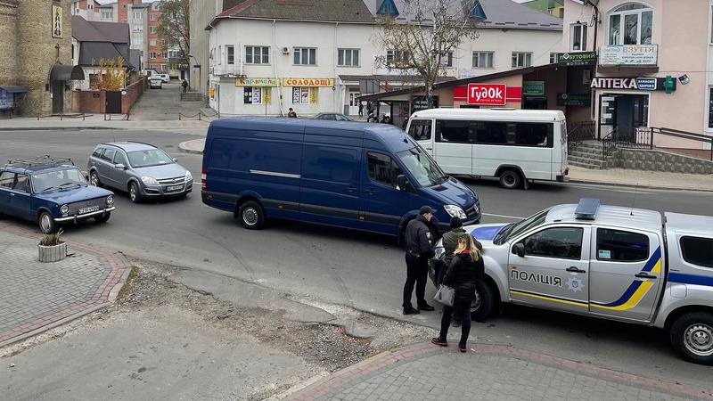 У Володимирі зіткнулися легковик та бус