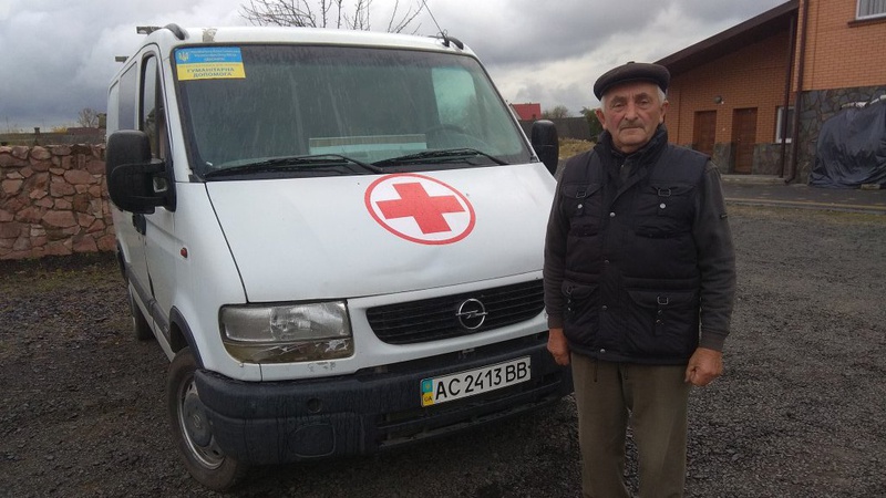 74-річний волинянин сім років їздить на передову