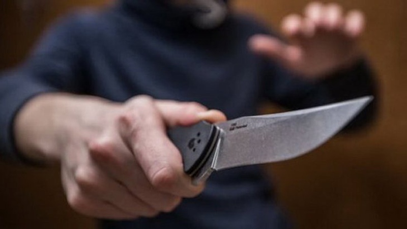 У Луцьку школяр через ревнощі встромив ніж у груди чоловіку