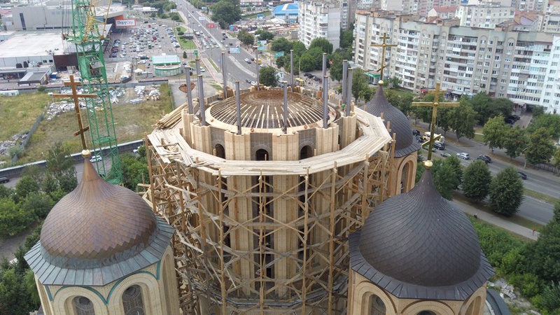 Показали, як іде будівництво храму Всіх Святих землі Волинської у Луцьку. ФОТО