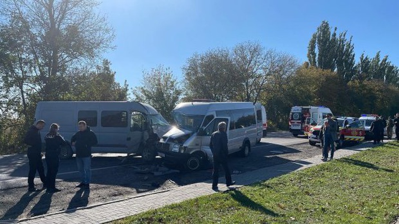 ДТП у Нововолинську: зіткнулися бус та маршрутка