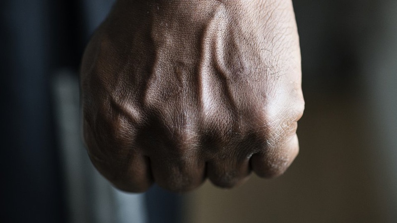 На Рівненщині нелюд вбив товариша і викинув у валізі на смітник