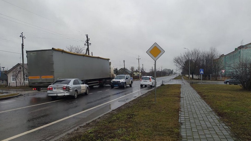 У місті на Волині три авто потрапили в аварію: деталі