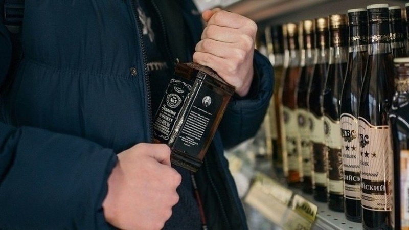 Серед ночі 27-річний волинянин обчистив сільський магазин