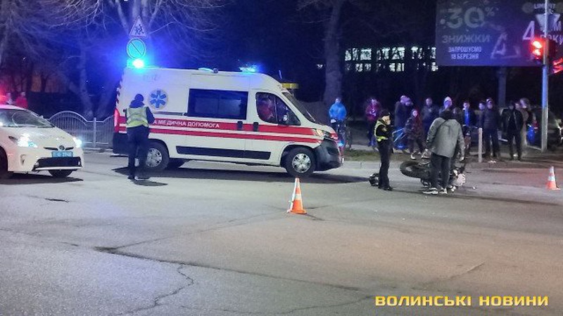 У Луцьку водій легковика збив мотоцикліста