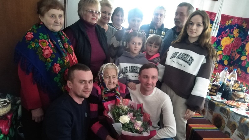 У селі на Волині матір-героїню привітали з 90-літтям