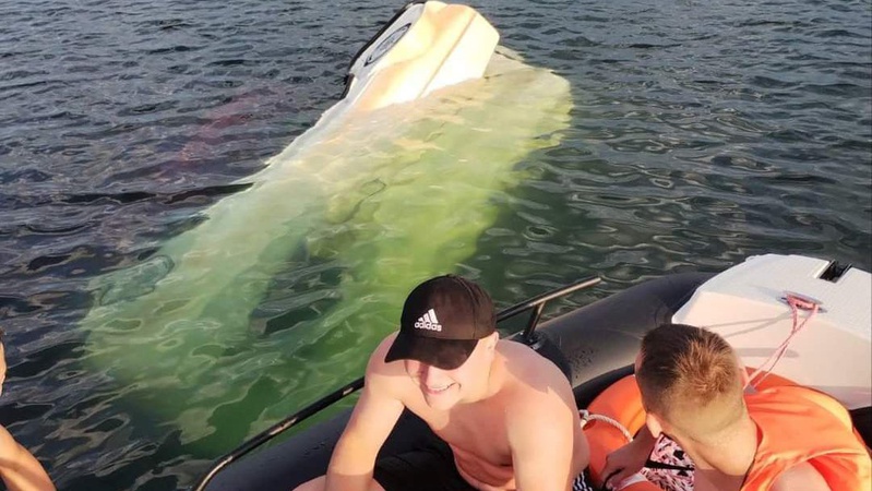 На озері Світязь тонув катамаран з людьми