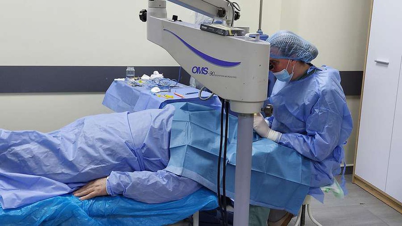 Осліпла на рік: у волинській лікарні жінці після травми відновили зір