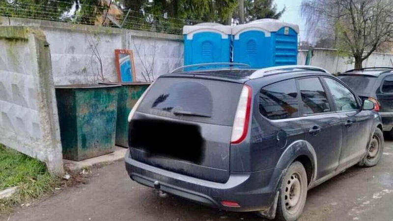 На Волині муніциальна варта ловить водіїв, що блокують доступ до сміттєвих баків