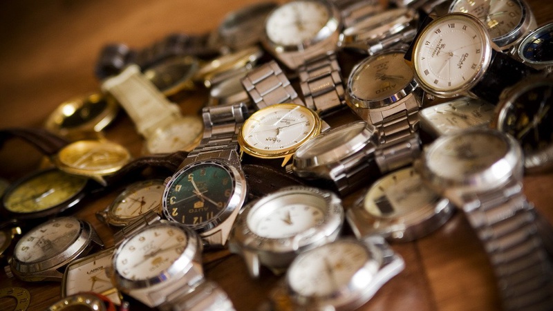 Одного розшукують, другого взяли під варту: що із грабіжниками луцького магазину годинників