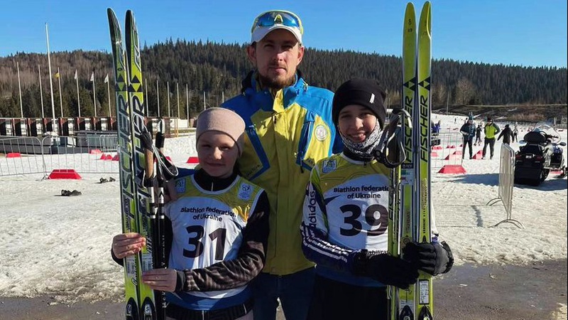 Тренуються на проїжджій частині: на Волині чемпіон з Харкова навчає дітей біатлону