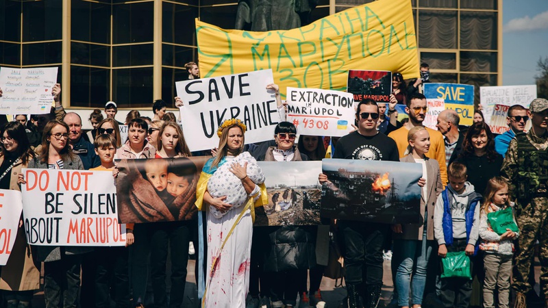 Евакуація нарешті розпочалася: перші сто людей із «Азовсталі» їдуть у Запоріжжя