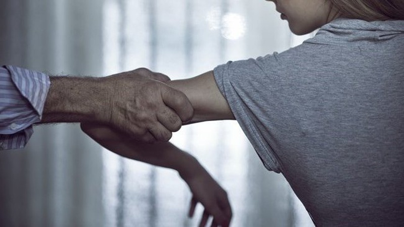 Судитимуть волинянина, який принижував і залякував співмешканку