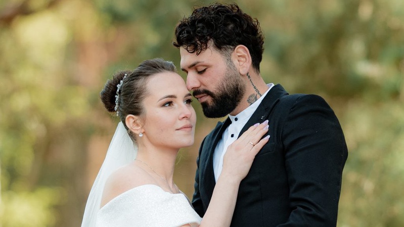 «Сів за кермо трактора й поїхав із татом садити картоплю», - волинянка про чоловіка-турка