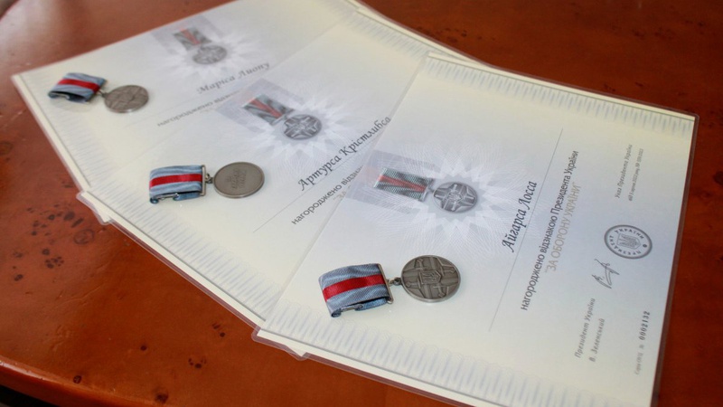 На Волині вручили відзнаки президента України латвійським волонтерам