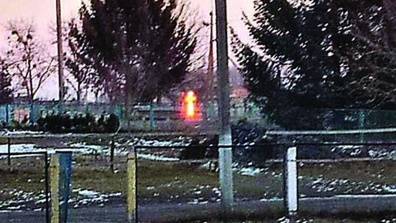 На Волині на третій день біля спаленої церкви засяяв хрест