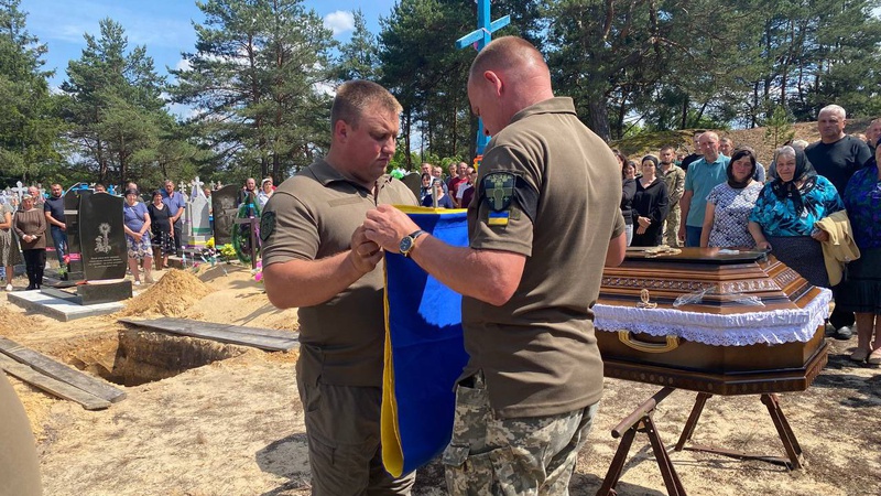 У Шацькій громаді попрощалися з загиблим у ДТП військовим В’ячеславом Борсуком