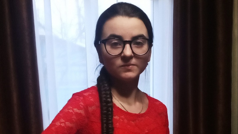 Школярка з Волині відростила косу довжиною понад метр