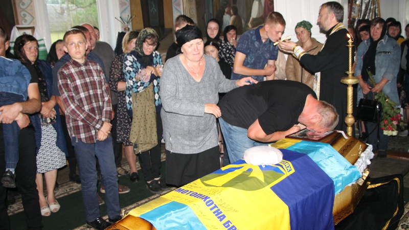 На Маневиччині поховали загиблого Героя Олександра Царука